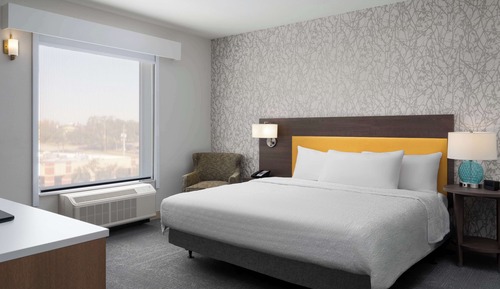Suite, 1 King Bed, Accessible, Bathtub