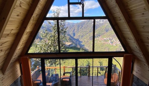 Basic Bungalow, Patio, Mountain View