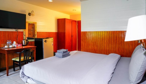 Standard Room, 1 King Bed, Balcony