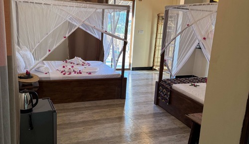 Junior Studio Suite, Pool View