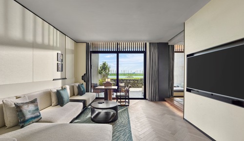 Lakefront wellbeing pool suite