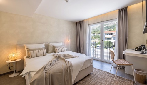 Room, 1 King Bed, Mountain View