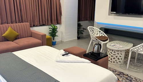 Luxury Suite, City View