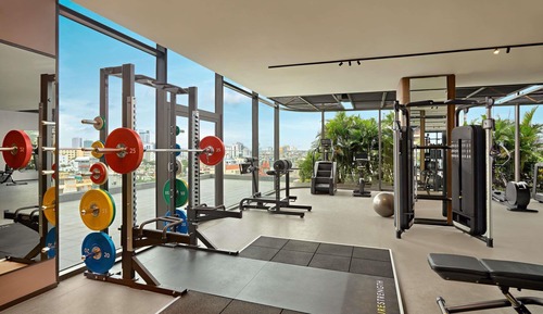 Deluxe Room, 1 King Bed, Club Lounge Access