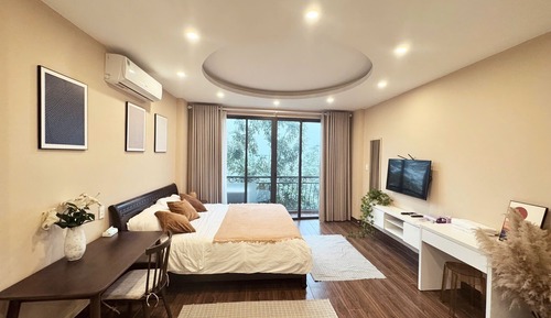 Studio, Lake View