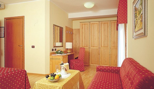Romantic Junior Suite with 2 balconies, Partial Lake-View