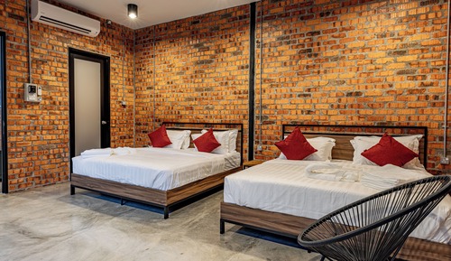 Deluxe Quadruple Room, Jetted Tub