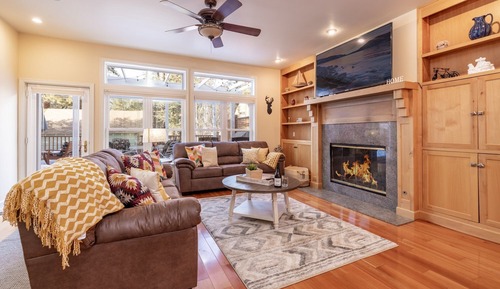 Cabin, Multiple Beds, Hot Tub, Mountain View (1989)