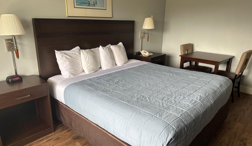 1 King Bed Room Non Smoking