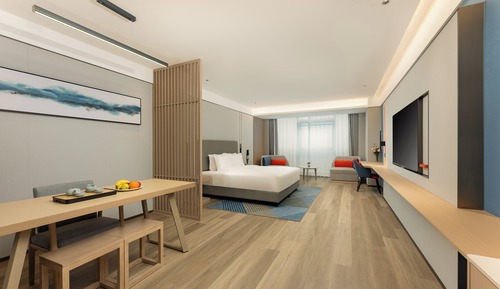 Standard Room, 1 King Bed (Extra Floor Space)