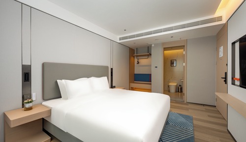 Standard Room, 1 King Bed