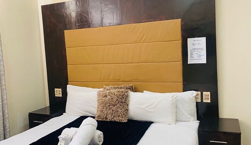 Comfort Room, Pool View