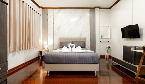 Superior Room, 1 Queen Bed (Room 6)