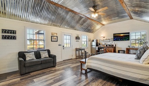 Cottage, 1 King Bed, Patio (871 Old Harper #3)