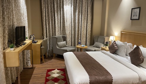 Superior King Suite with City View