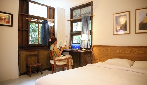 Standard Studio, 1 King Bed, Bathtub, Garden View