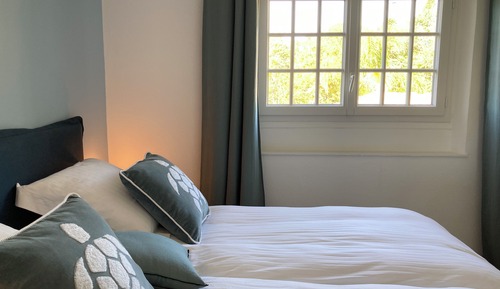 Twin Room, Ensuite, Pool View (Bleue)