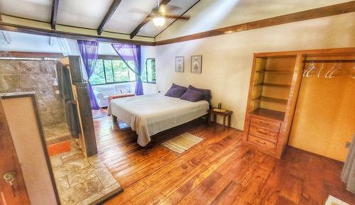 Deluxe Studio Suite, 1 King Bed, Refrigerator, Garden View