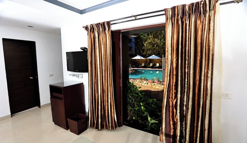 Luxury Room, Pool View