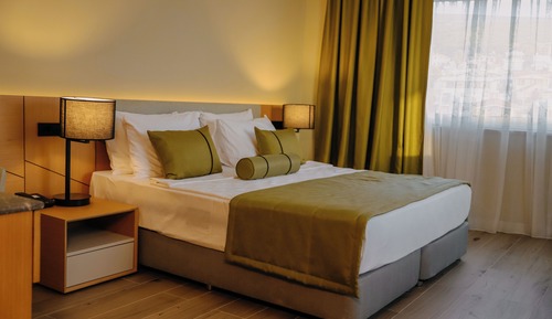 Club Room, Garden View