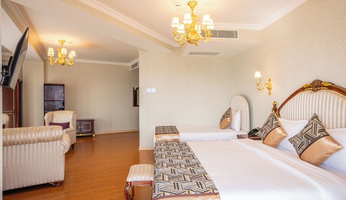 Corner suite