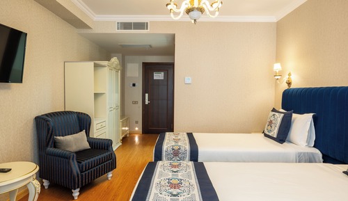 Standard twin room Back view