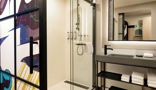 Room, 2 Queen Beds, Non Smoking (Mobility Accessible, Roll-In Shower)