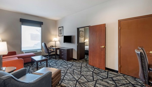 Suite, 1 King Bed, Non Smoking, Kitchenette