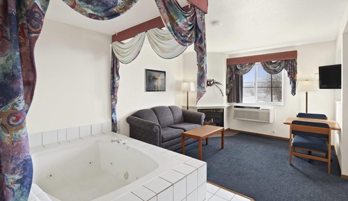 Suite, 1 King Bed, Microwave