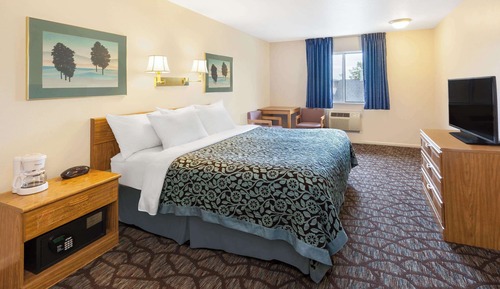 Room, 1 Queen Bed, Accessible, Non Smoking (Mobility, Bathtub w/Grab Bars)