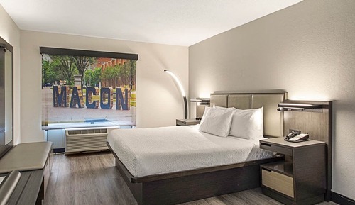 Room, 1 King Bed, Accessible, Non Smoking (Mobility)