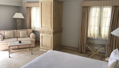 Deluxe Room King Size Bed