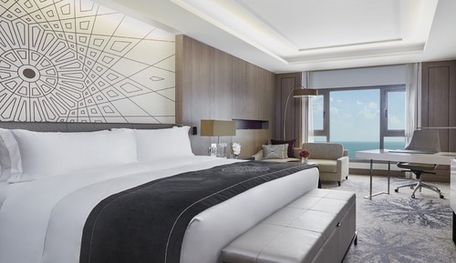 Classic Room, 1 King Bed, Accessible, Smoking (Lounge Access, Sea View)