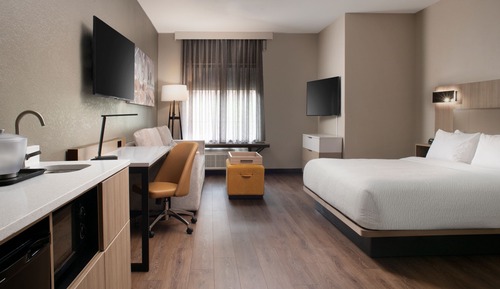 Suite, 1 King Bed with Sofa bed (Mobility/Hearing Accessible, Tub)