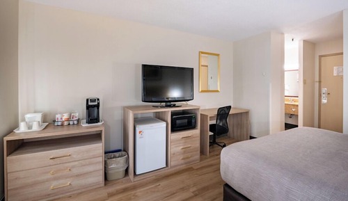 Standard Room, 1 Queen Bed