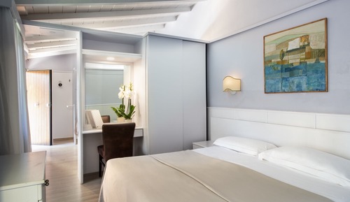 Family Room, Annex Building (Classic)