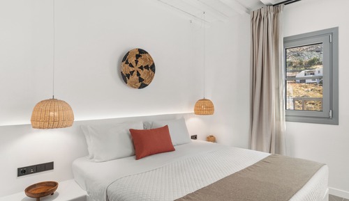 Suite, Jetted Tub, Sea View (Unique White)