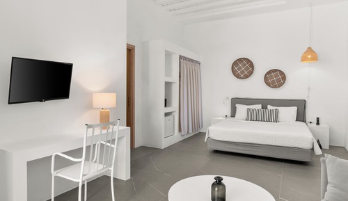 Deluxe Suite, Jetted Tub