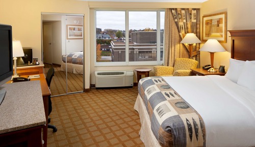 Suite, 1 King Bed, Accessible, Non Smoking