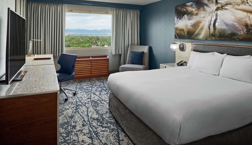 Suite, 1 King Bed, Balcony (Over 900 Sqft)