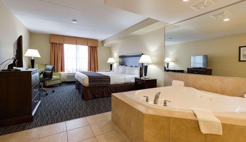 Suite, 1 King Bed, Non Smoking, Jetted Tub