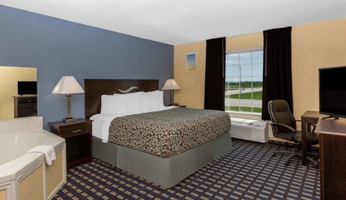 Deluxe Suite, 1 Bedroom, Non Smoking (1 King Bed)