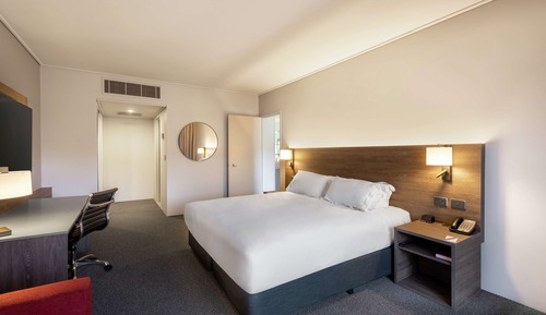 Junior Suite, 1 King Bed, Mountain View