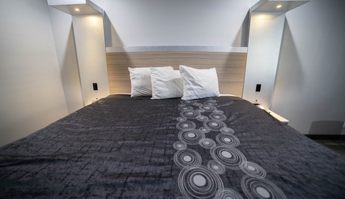 Standard Room, 1 King Bed, Smoking