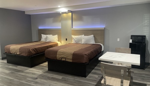 Room, Non Smoking (3 Queen Beds)