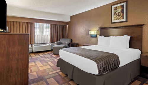 Standard Room, 1 Queen Bed, Accessible, Bathtub
