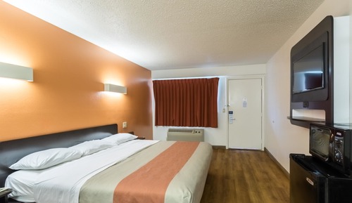 Standard Room, 1 King Bed, Accessible, Non Smoking