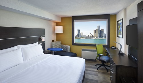 Standard Room, 1 King Bed, River View