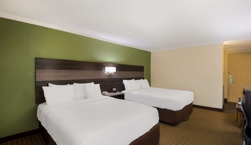 Standard Room, 2 Queen Beds, Patio, Courtyard View (Pet Friendly)