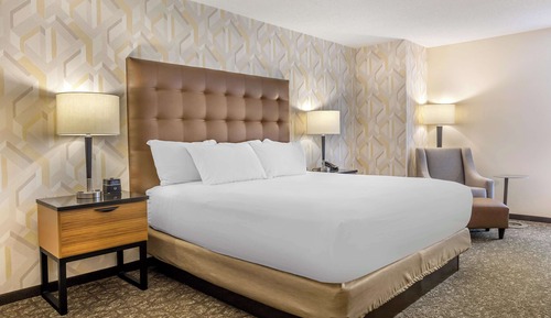 Deluxe Room, 1 King Bed, Refrigerator & Microwave (Upper Floor)